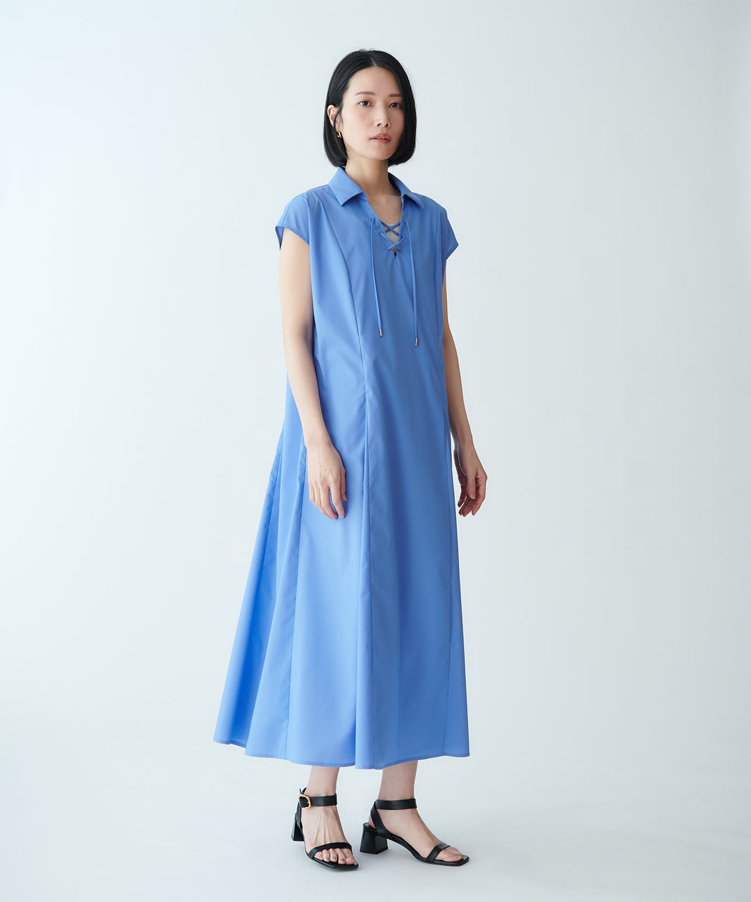 Vネックレースアップワンピース