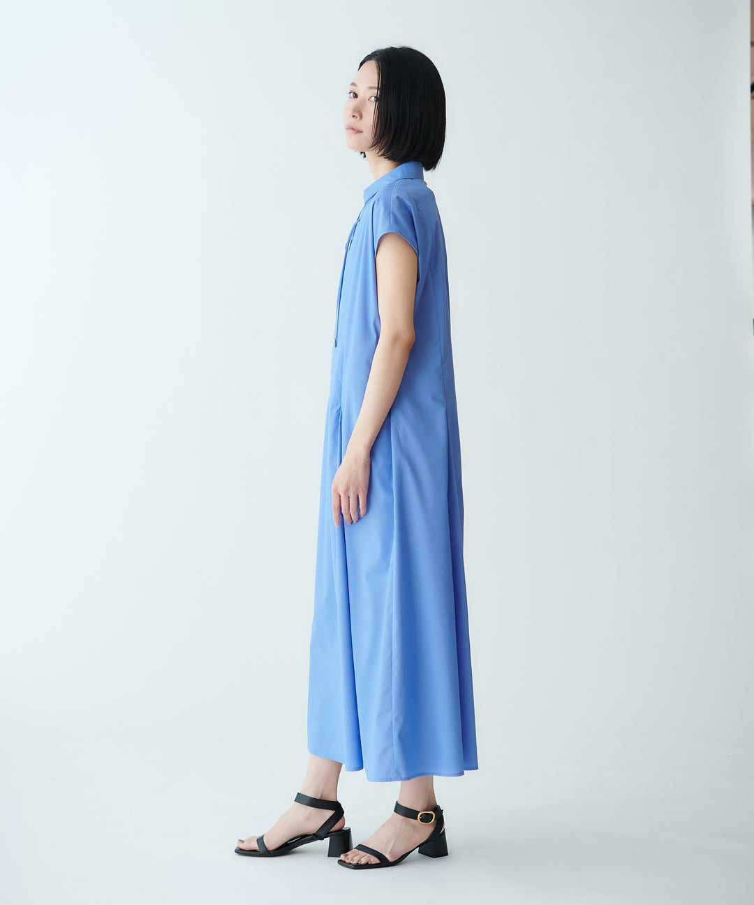 Vネックレースアップワンピース