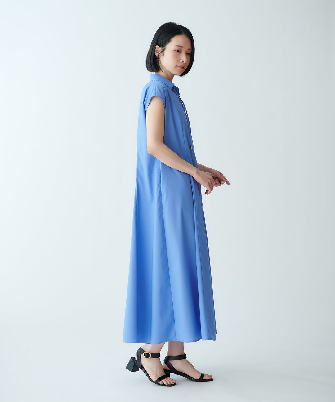 Vネックレースアップワンピース