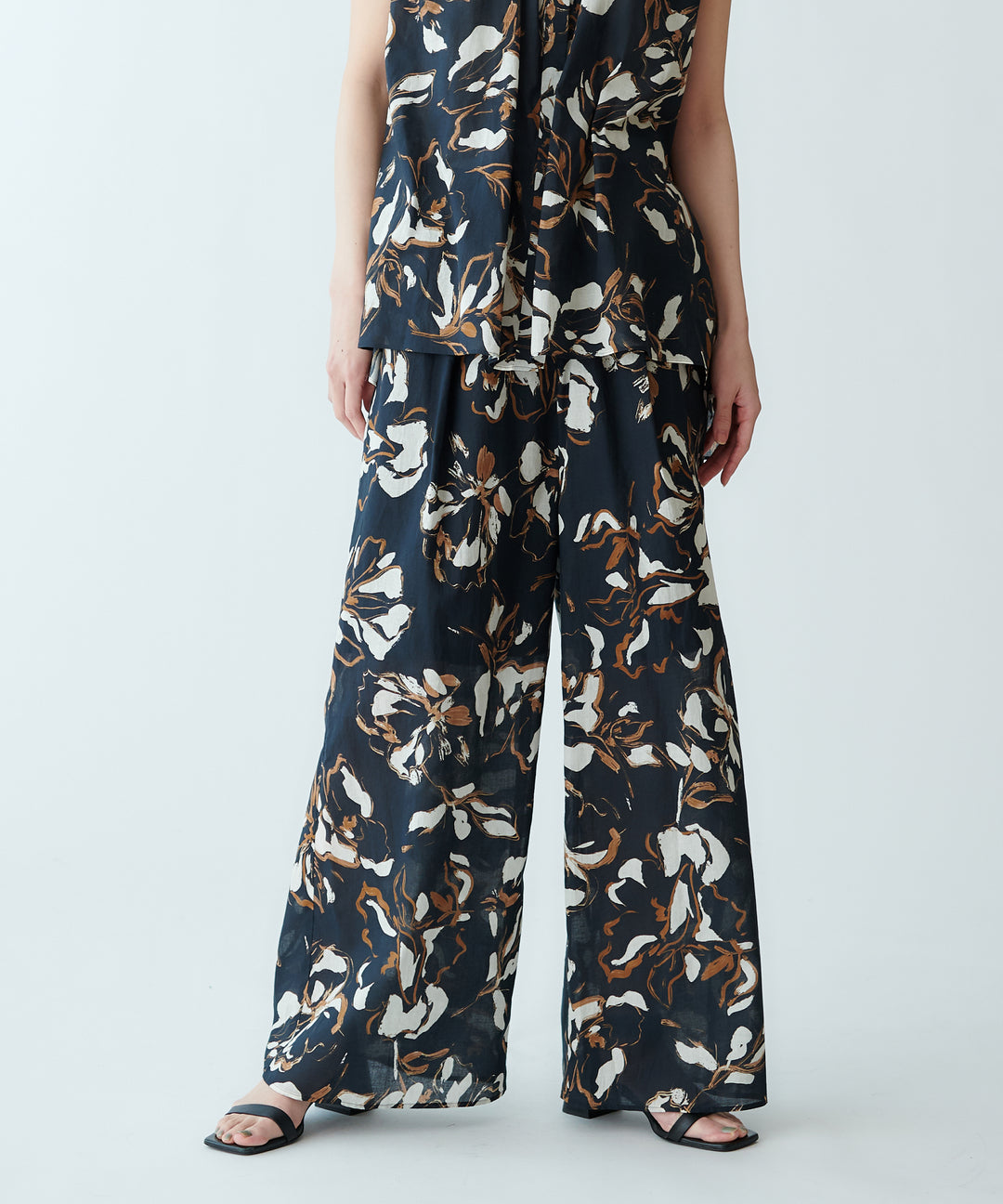 モデル H：165cm / 38 /ブラック系