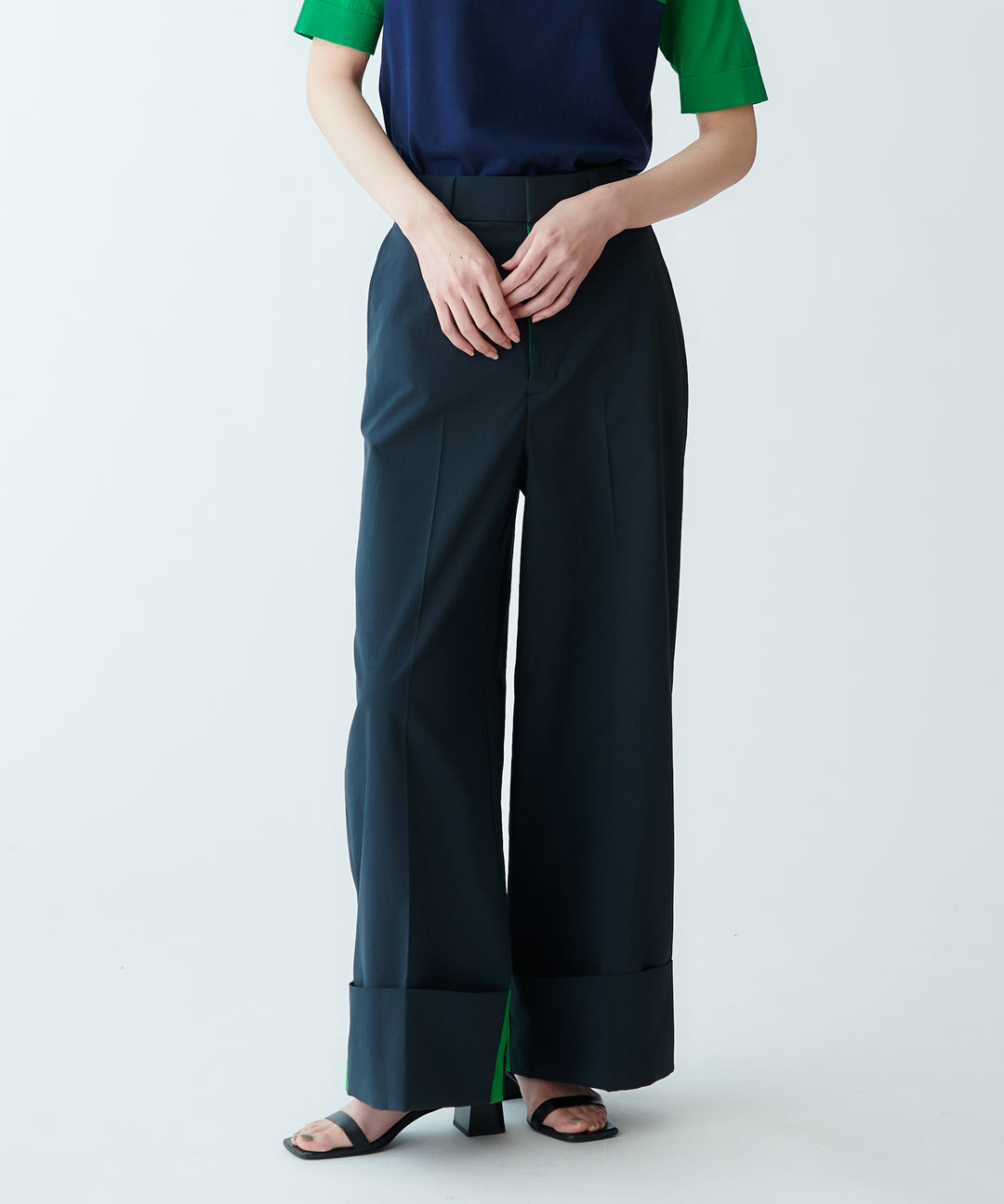 モデル H：165cm / 38 / ネイビー