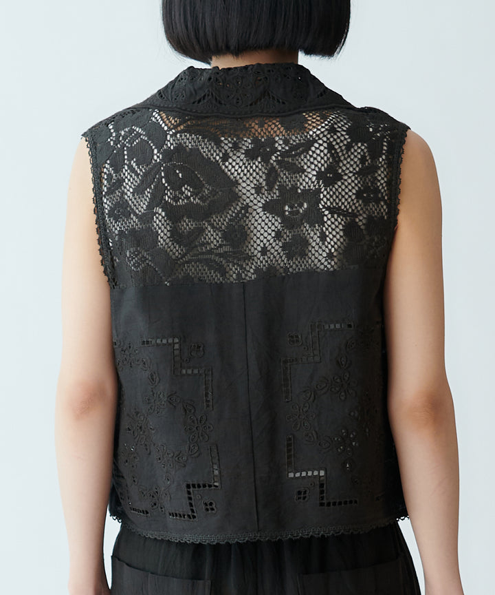 カットワーク刺繍ジレ