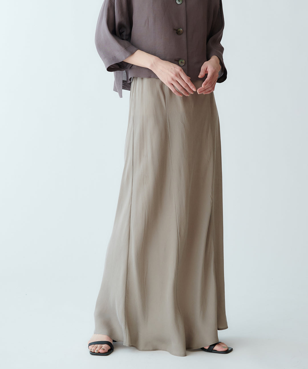 モデル H：165cm / 38 /  グレージュ