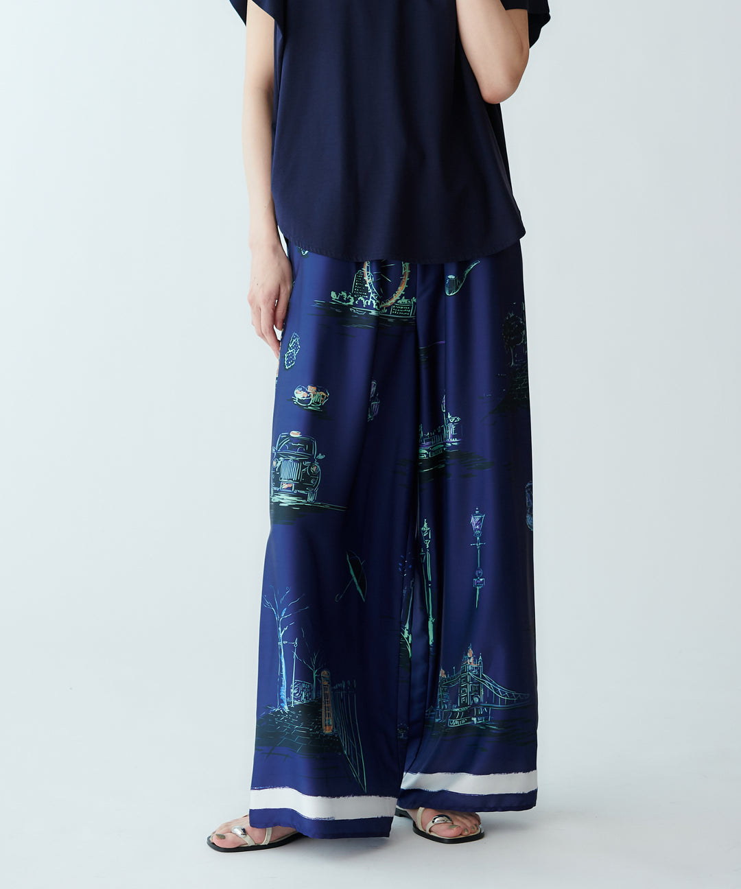 モデル H：165cm / 38 /ネイビー系