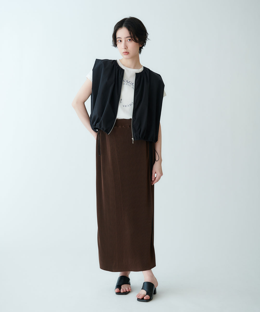 裾ドロストノースリーブZIPジレ