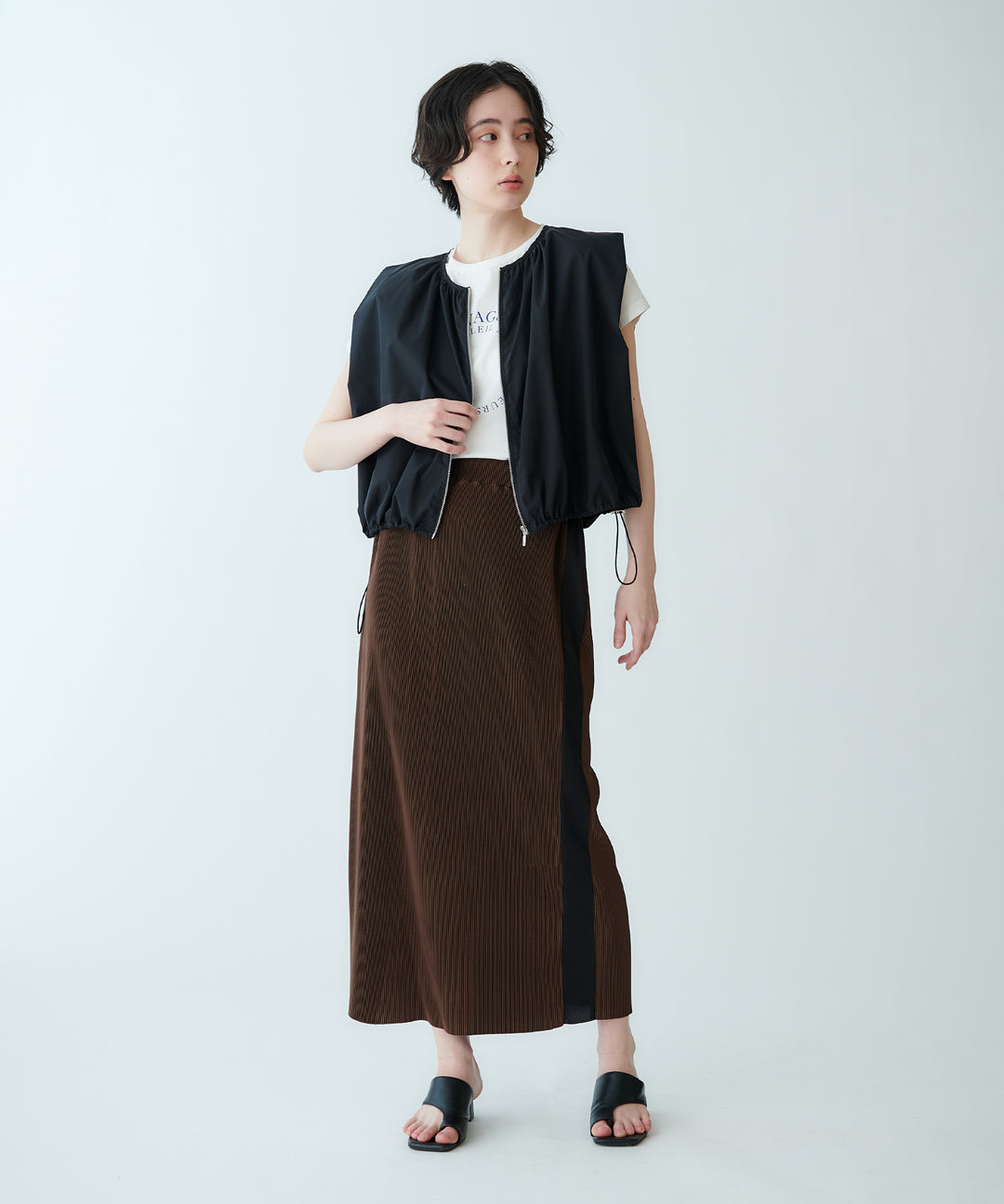 裾ドロストノースリーブZIPジレ