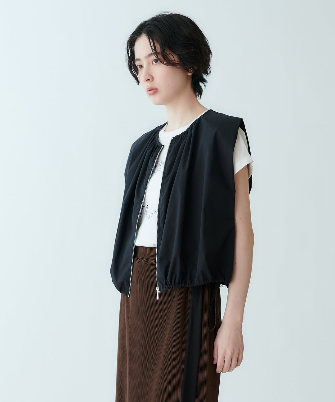 裾ドロストノースリーブZIPジレ
