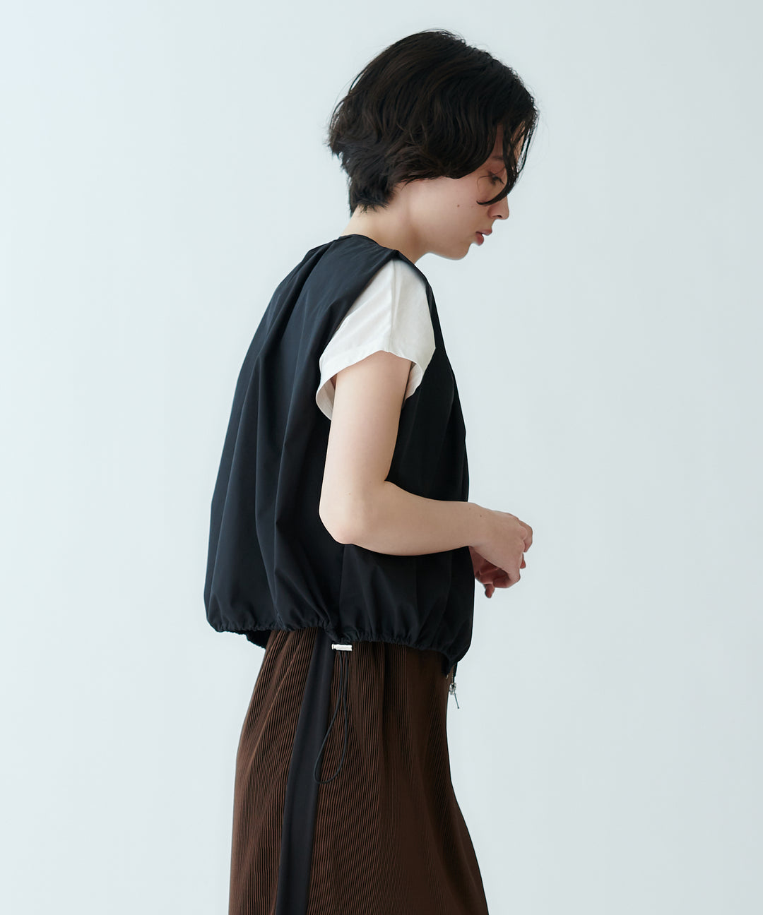 裾ドロストノースリーブZIPジレ