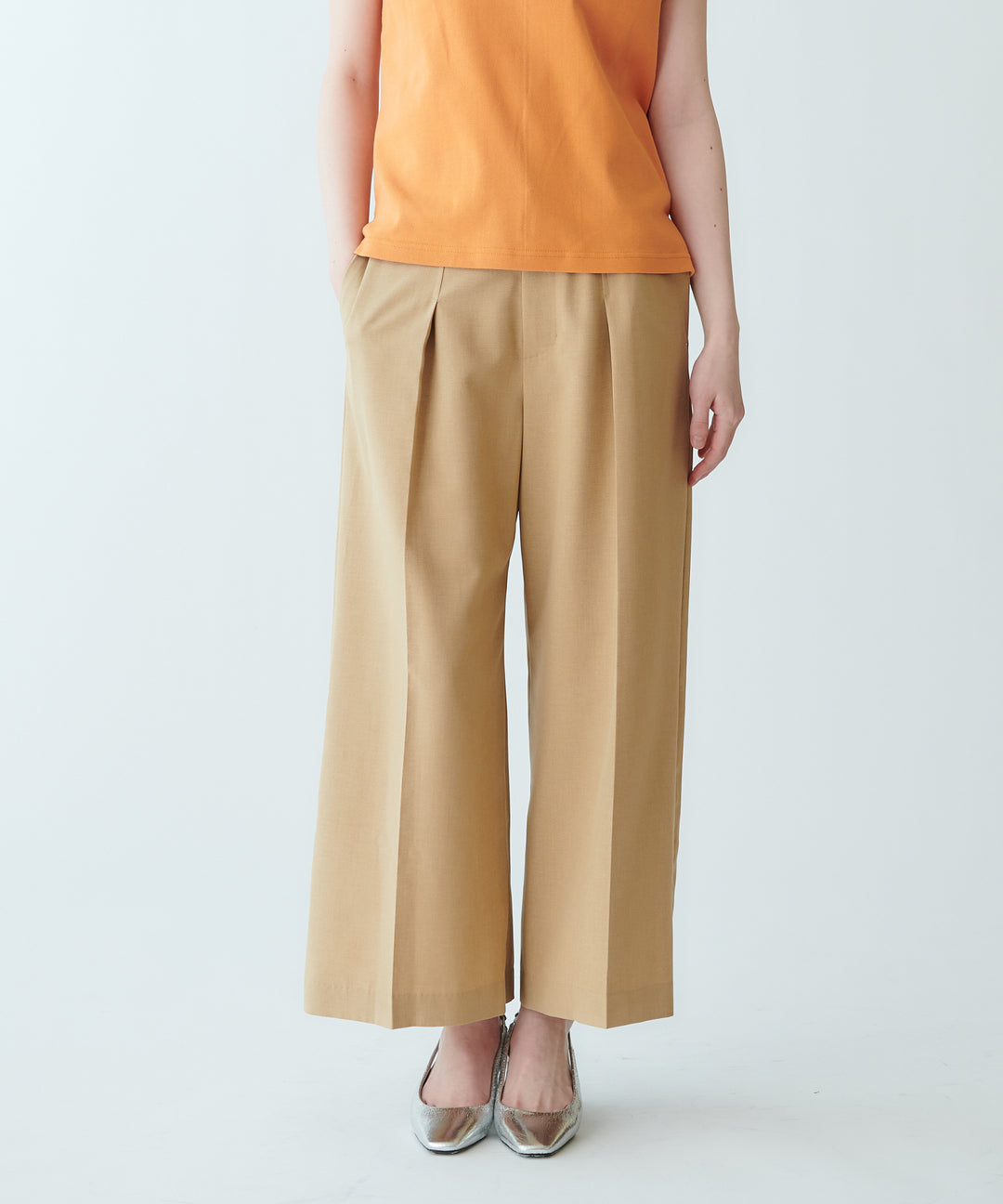 モデル H：165cm / 38 / ベージュ