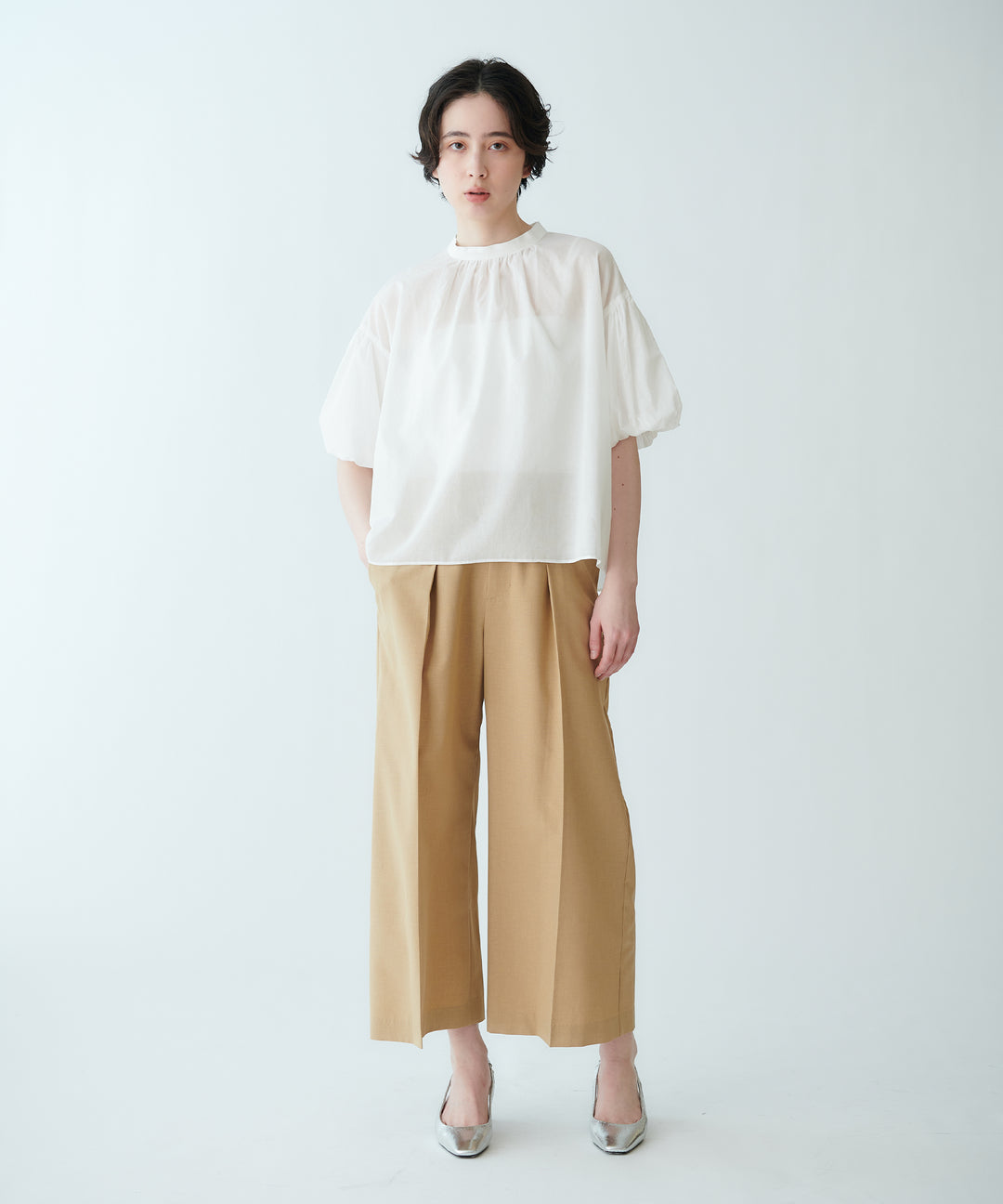 パフスリーブシアーブラウス