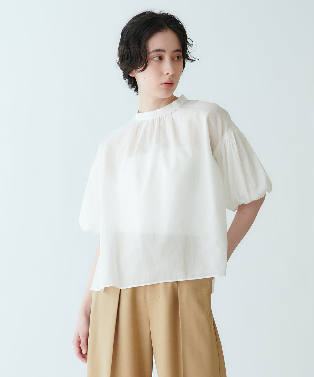 モデル H：165cm / 38 /オフホワイト
