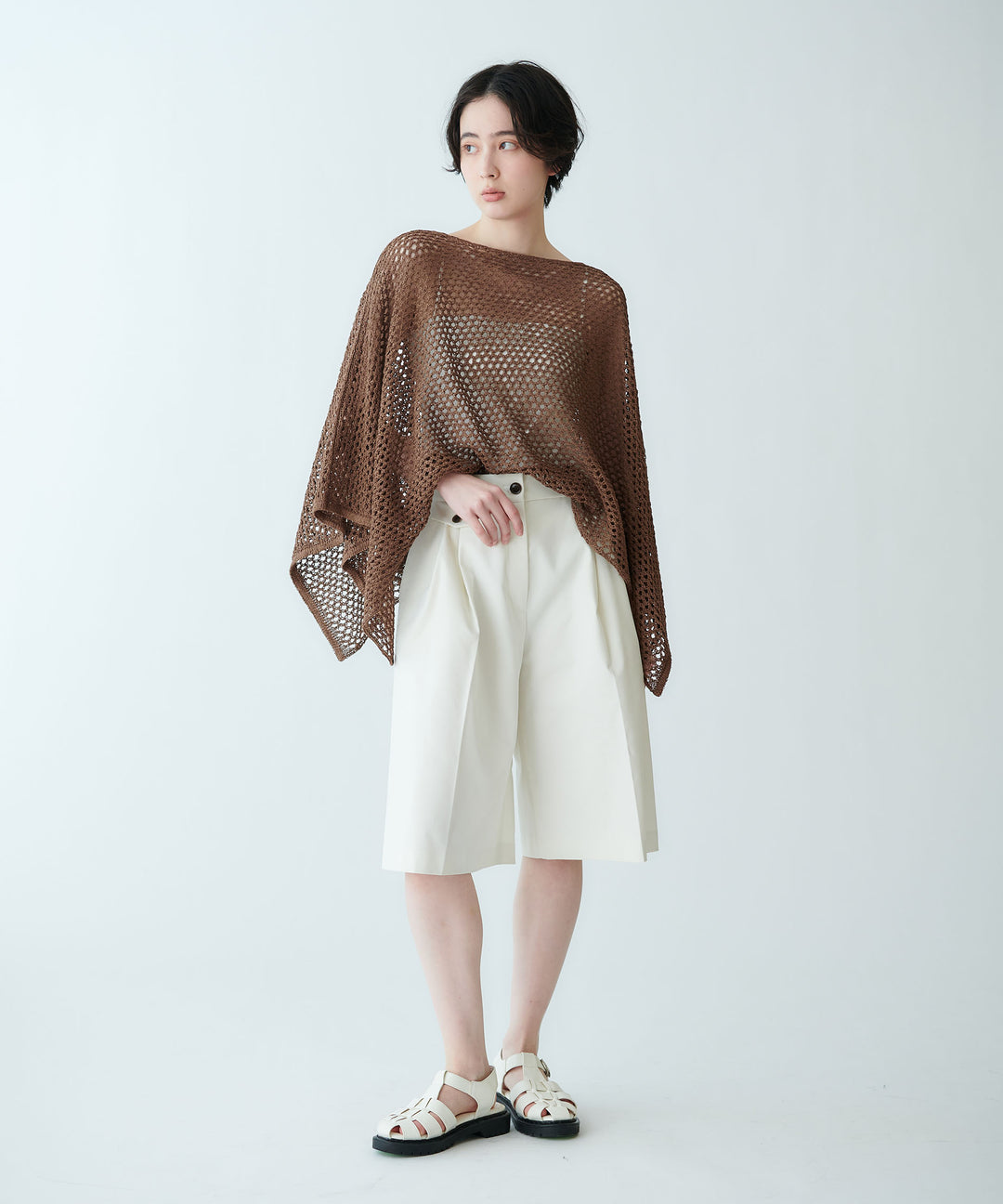 ポンチョ型メッシュニット