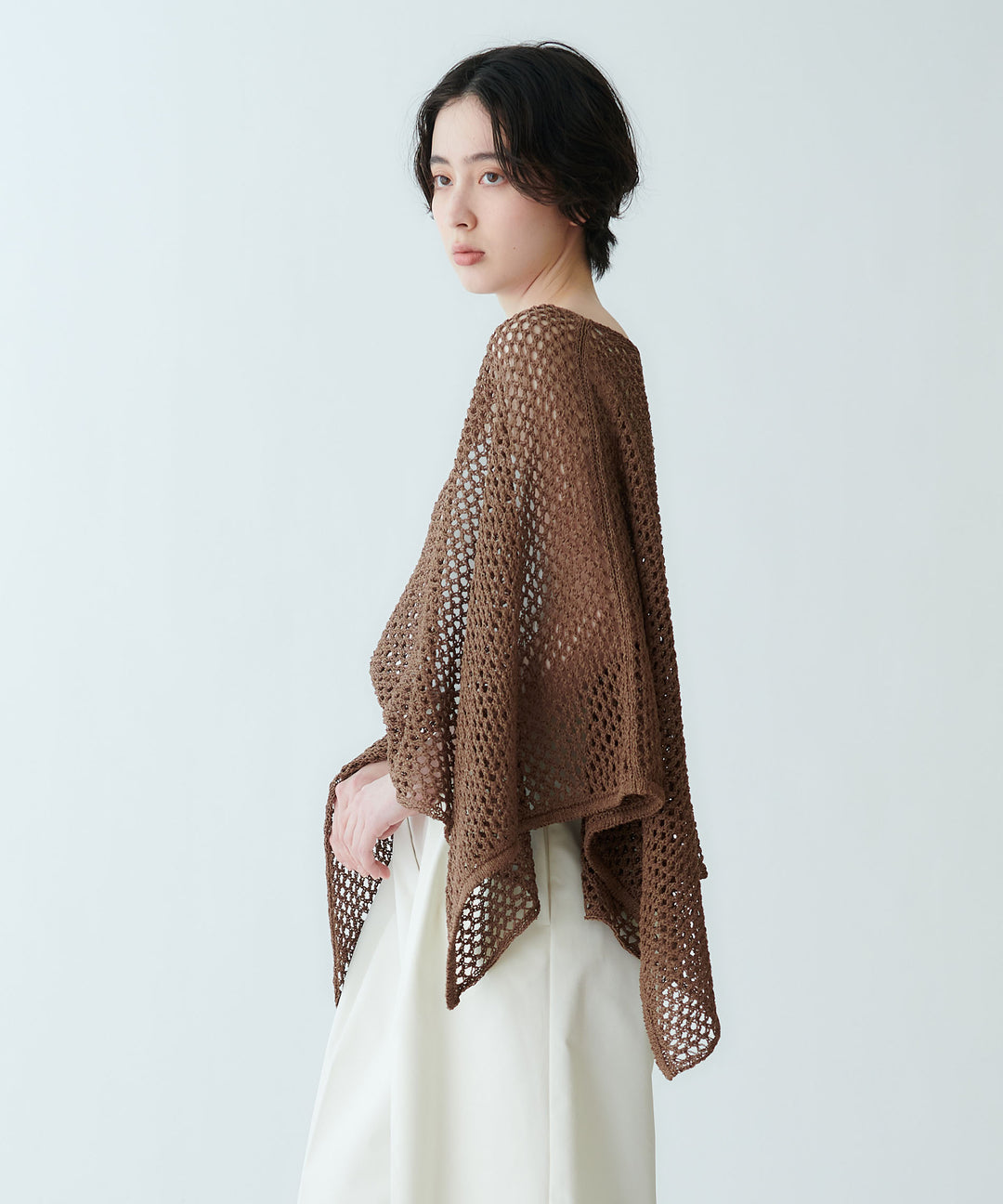 ポンチョ型メッシュニット