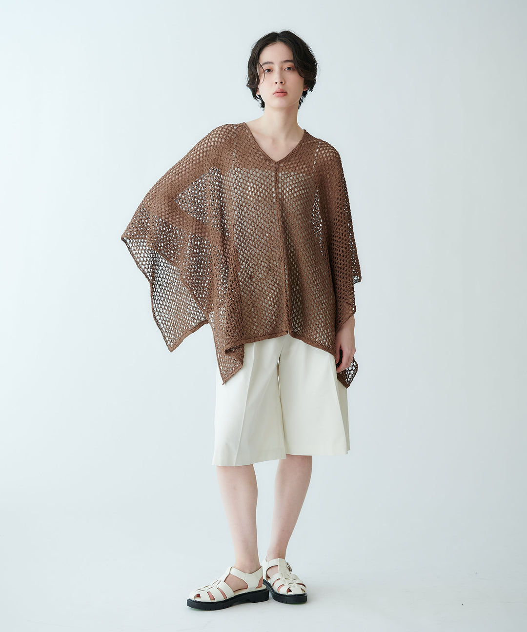 ポンチョ型メッシュニット