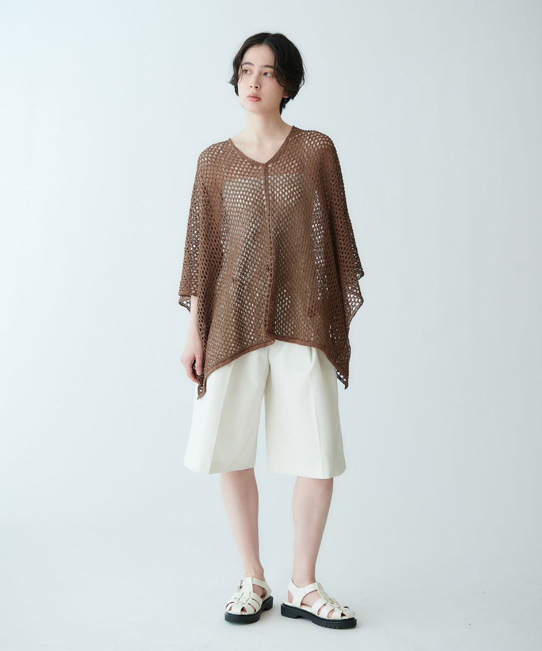 ポンチョ型メッシュニット