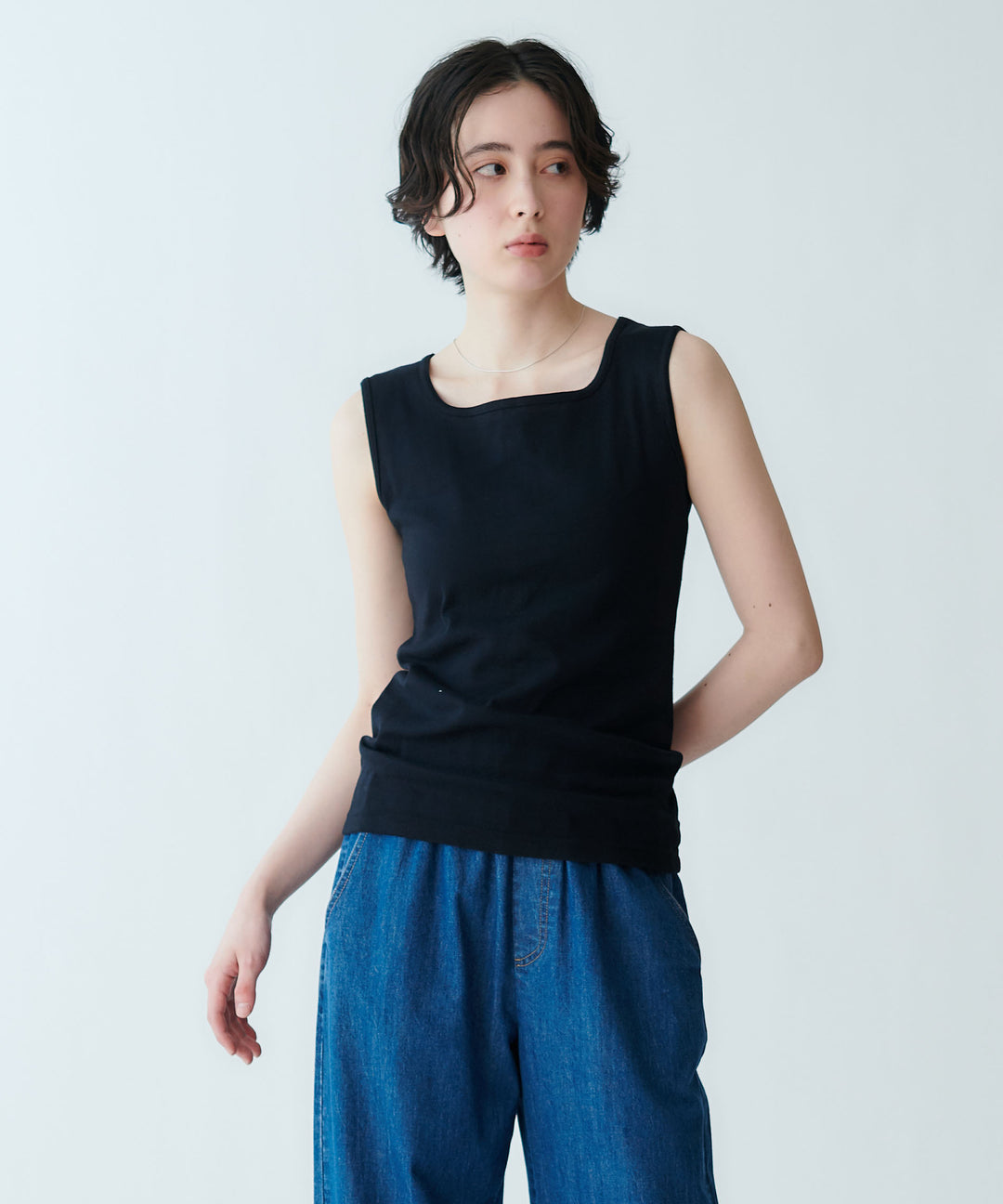 モデル H：165cm / 38 /ネイビー