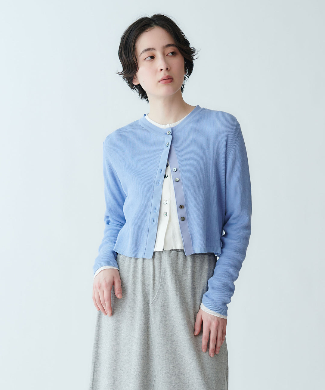 モデル H：165cm / 38 /サックス