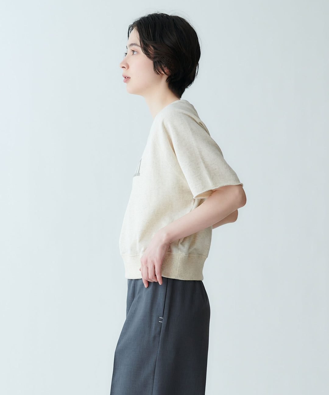 ラメ入りロゴプリントTシャツ