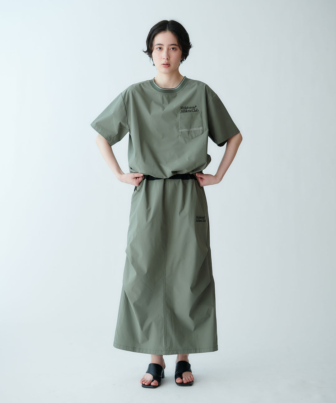 ドロストデザイン刺繍ブラウス
