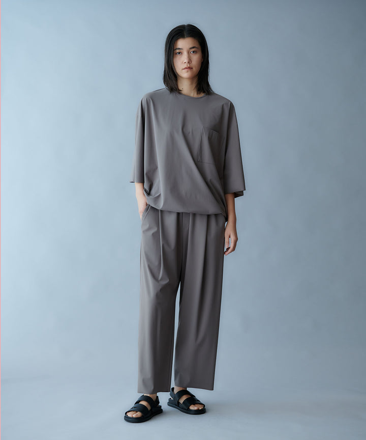 テーパードシルエットパンツ