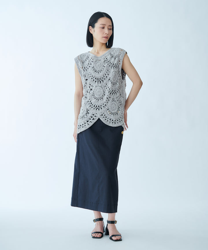 サークル刺繍アシンメトリーデザイントップス