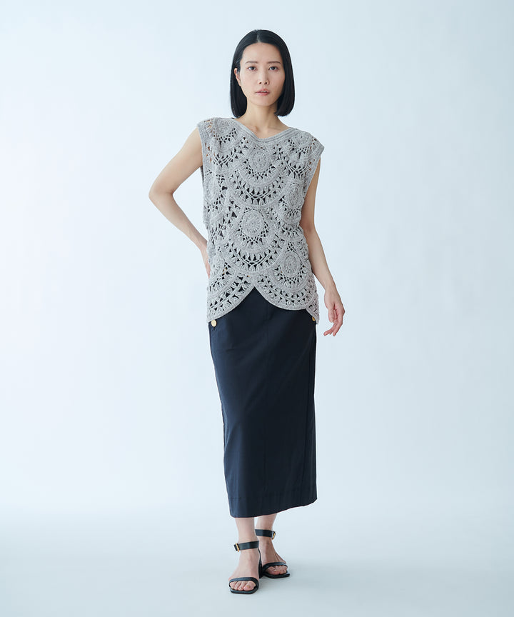 サークル刺繍アシンメトリーデザイントップス