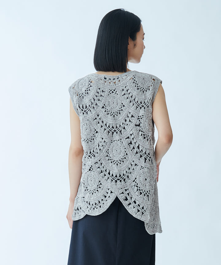 サークル刺繍アシンメトリーデザイントップス
