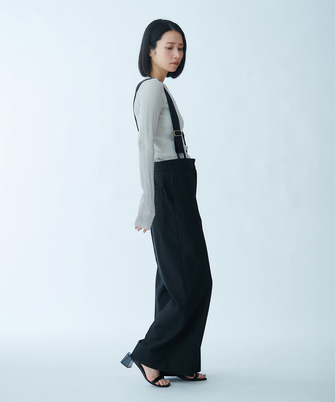 サスペンダー付きワイドストレートパンツ