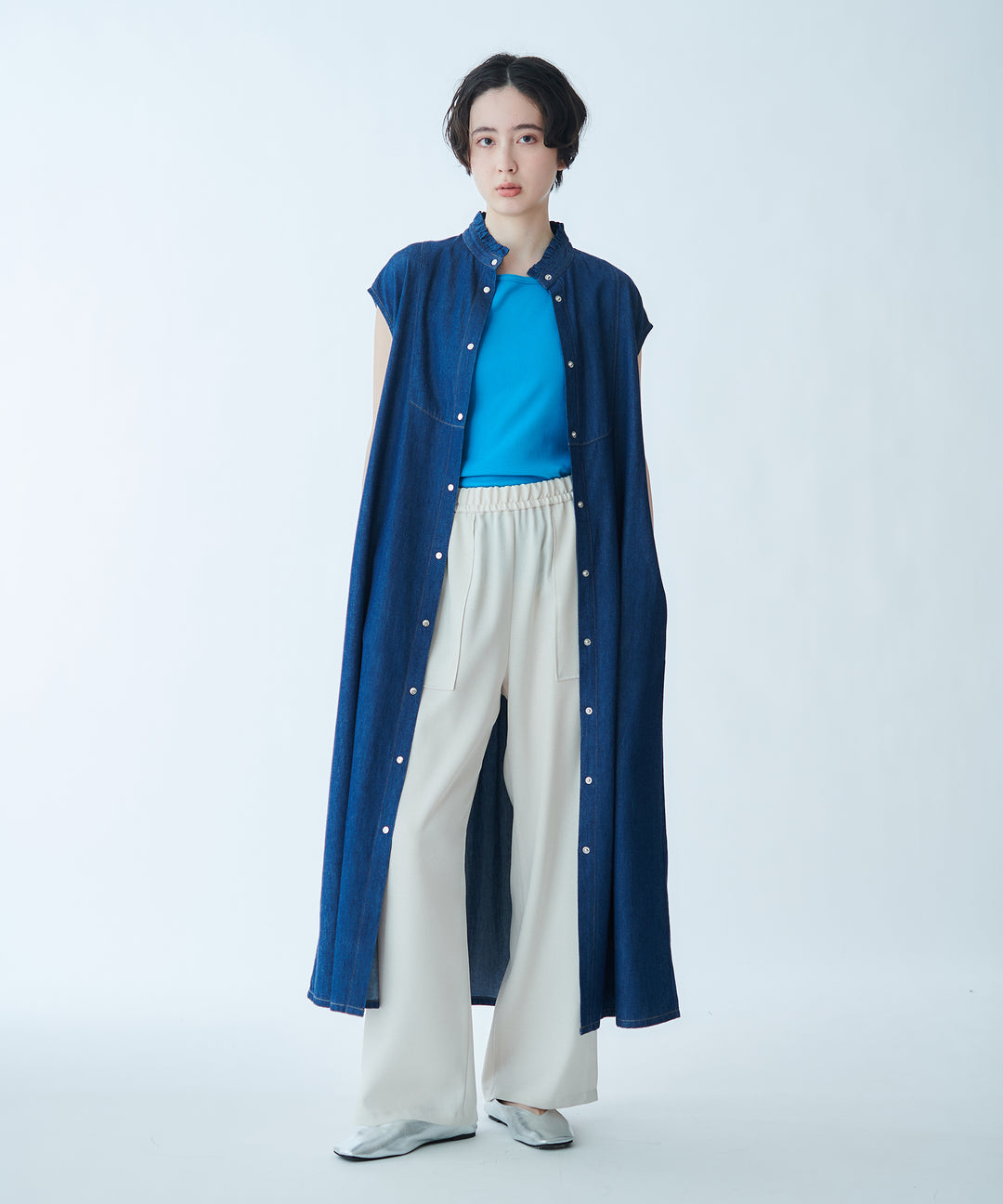 Denim dress with ruffled collar