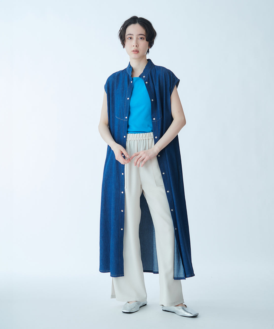 Denim dress with ruffled collar