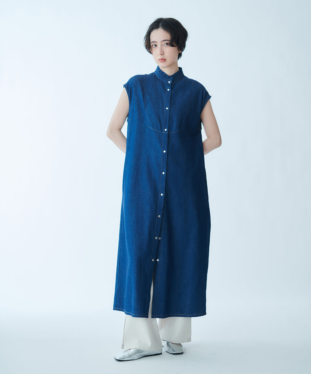 Denim dress with ruffled collar