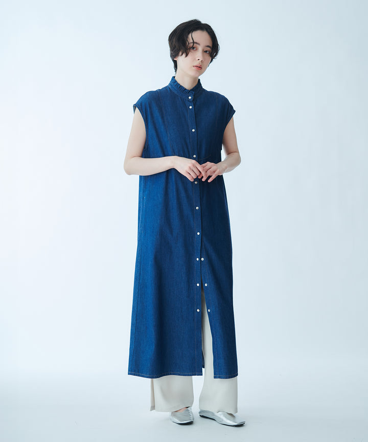 Denim dress with ruffled collar