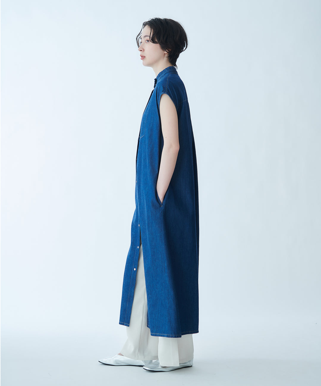 Denim dress with ruffled collar