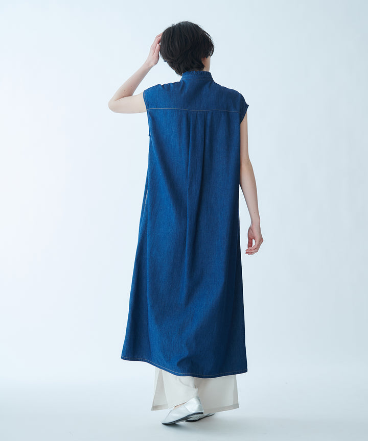 Denim dress with ruffled collar