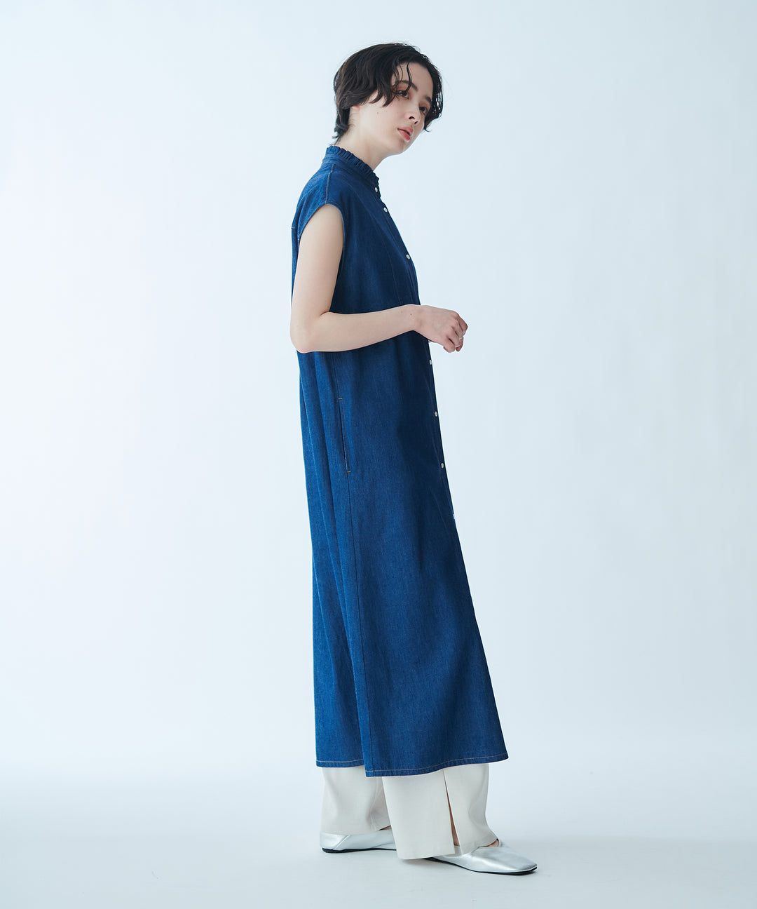 Denim dress with ruffled collar