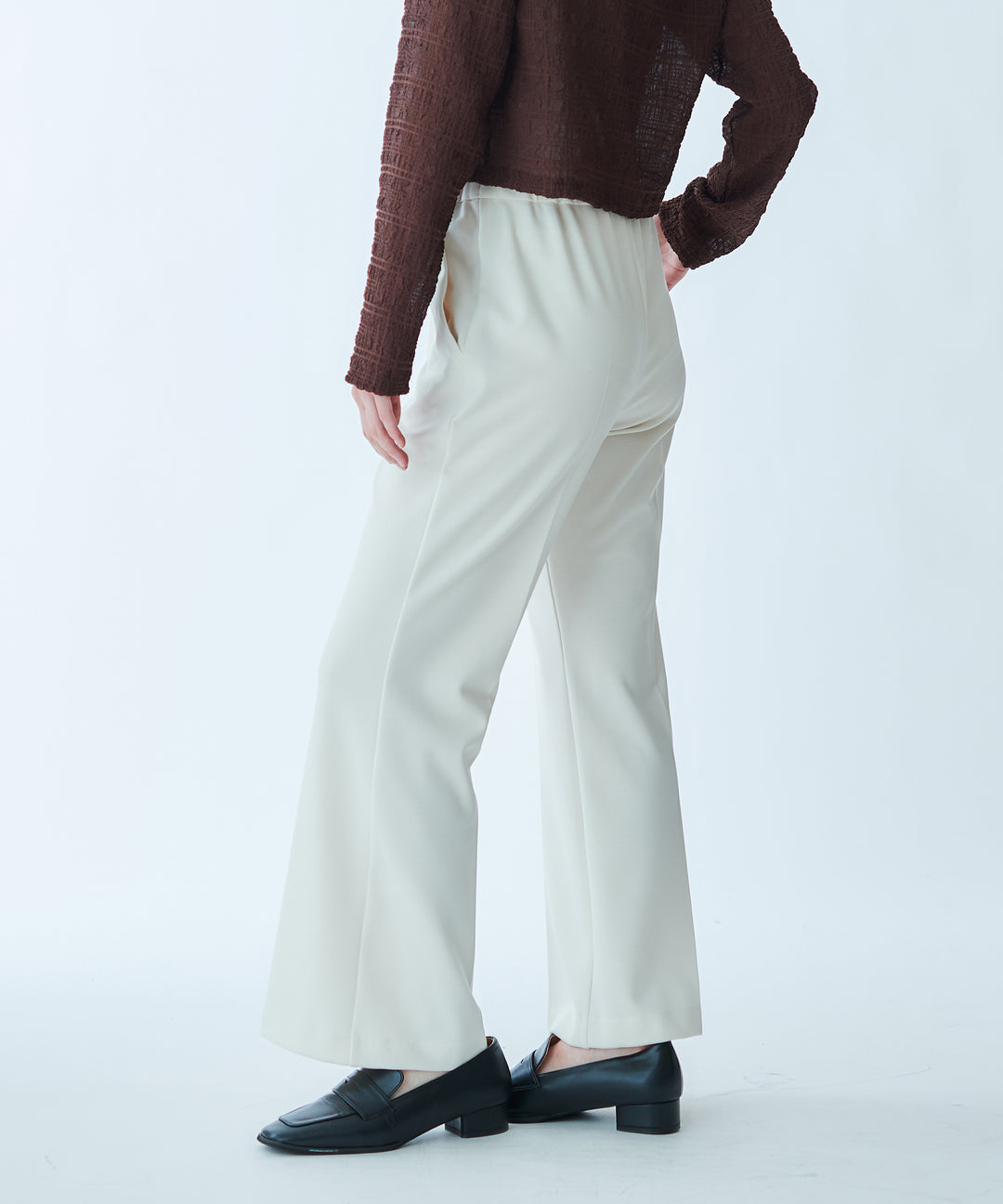 センタープレスフレアパンツ