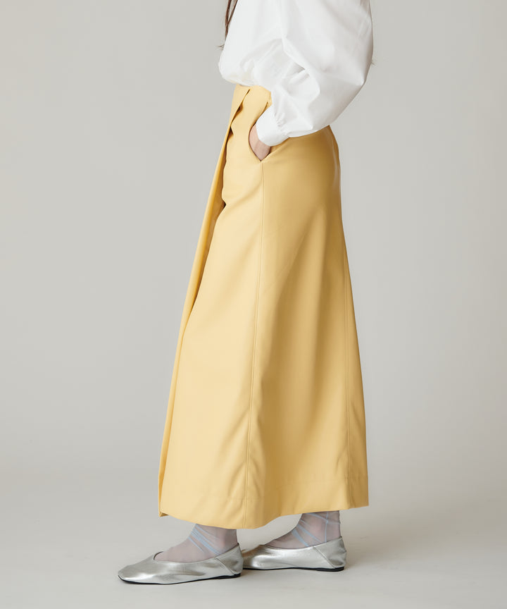 フェイクレザーIラインスカート