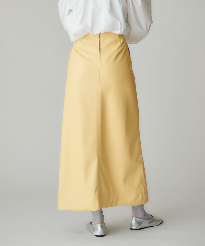 フェイクレザーIラインスカート