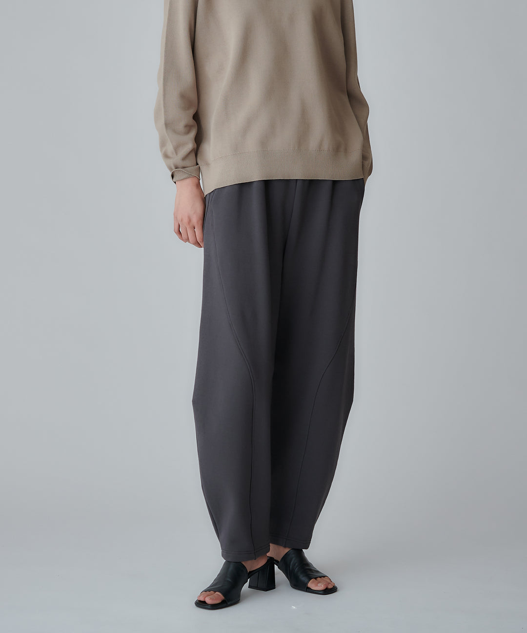 ボリュームカーブパンツ