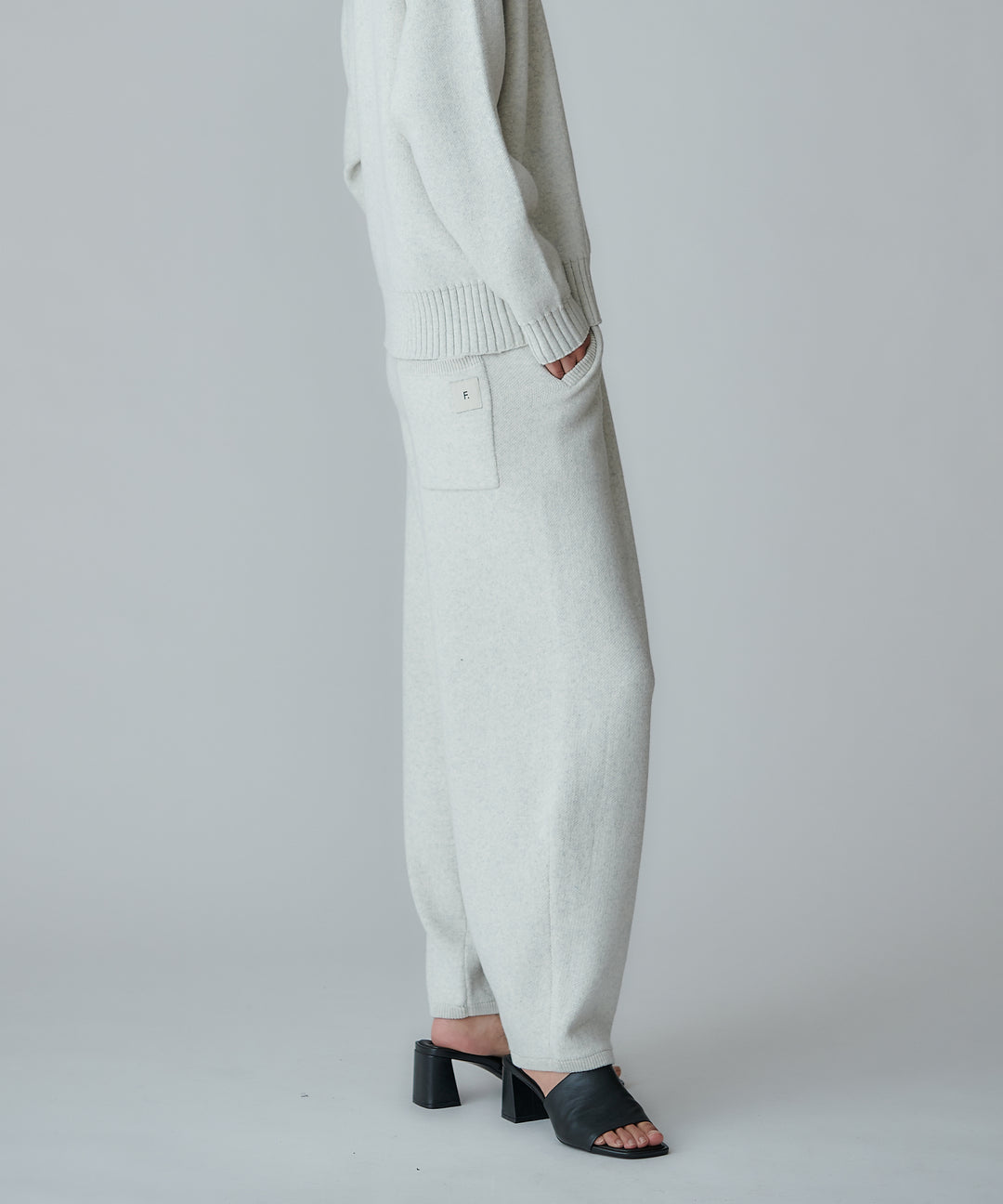 ADDELMニットバレルパンツ
