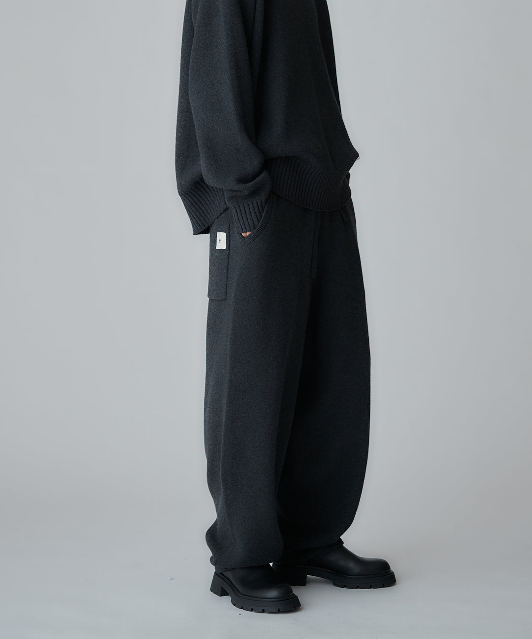 ADDELMニットバレルパンツ