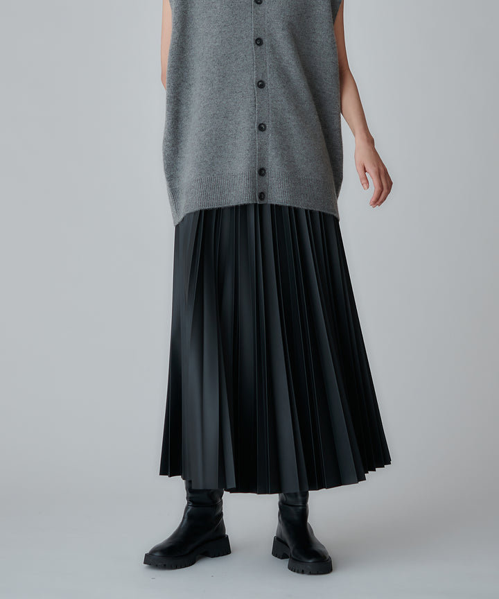 シンセティックレザープリーツスカート