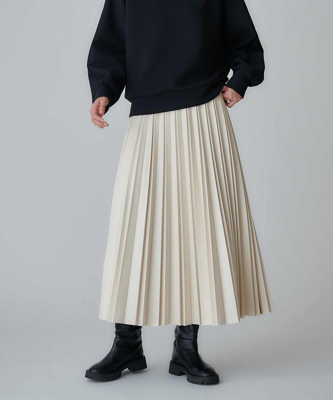 シンセティックレザープリーツスカート