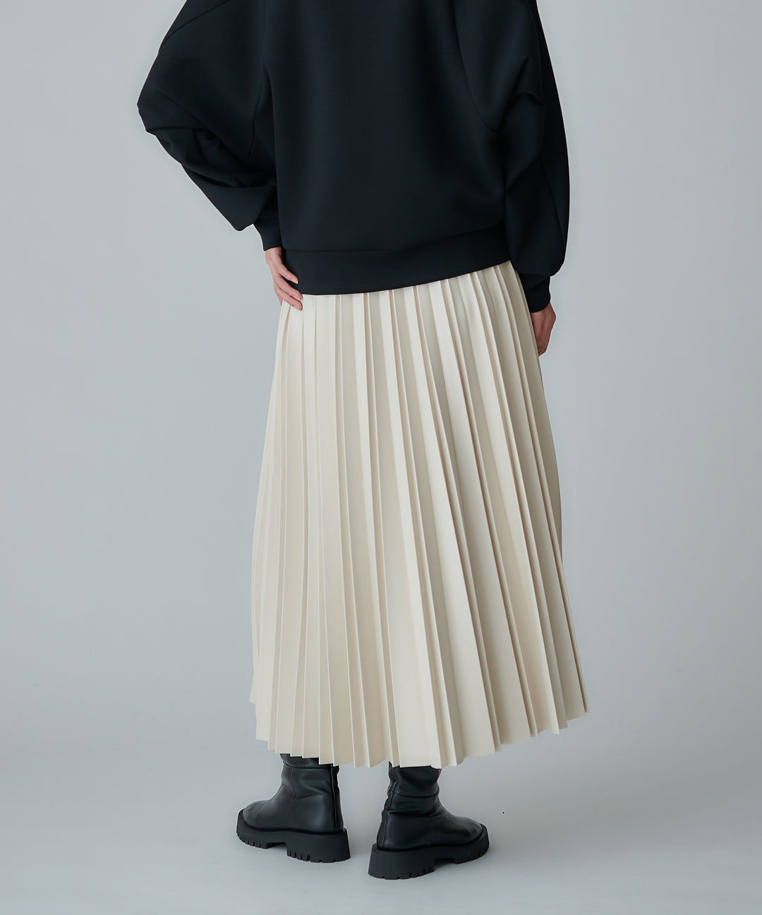 シンセティックレザープリーツスカート