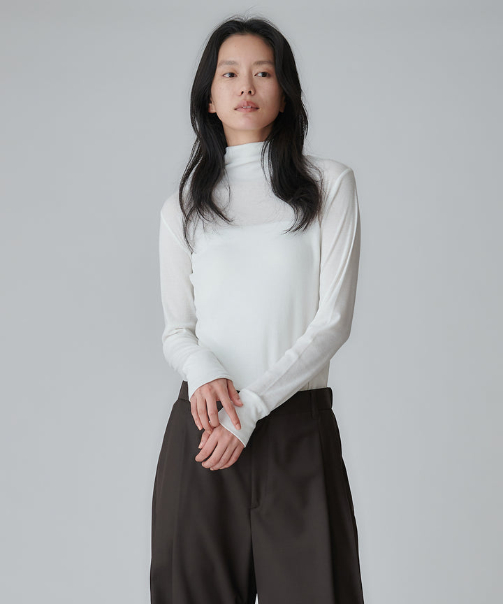 モデル H：175cm / 38 / オフホワイト