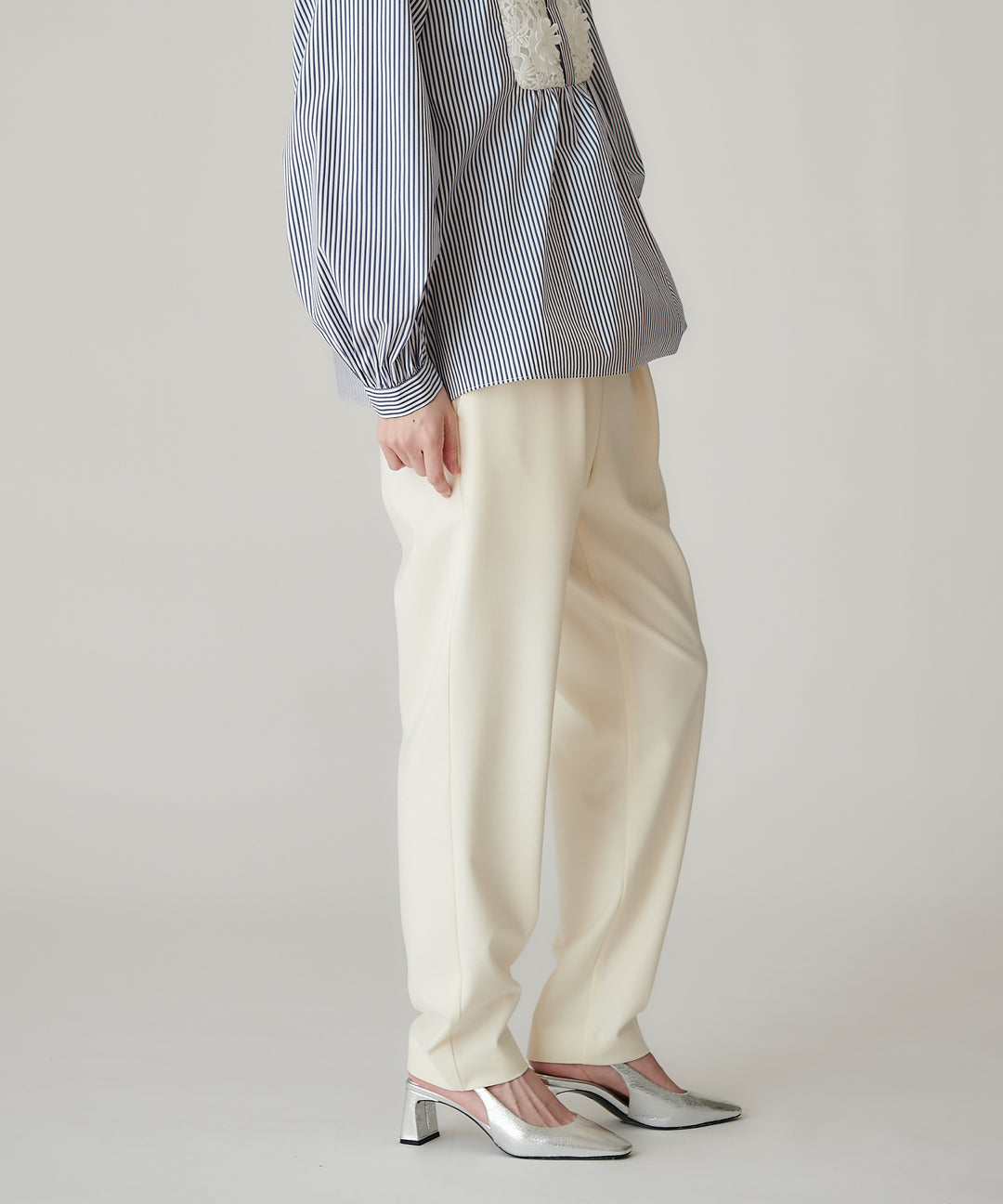 ソフトテーパードパンツ