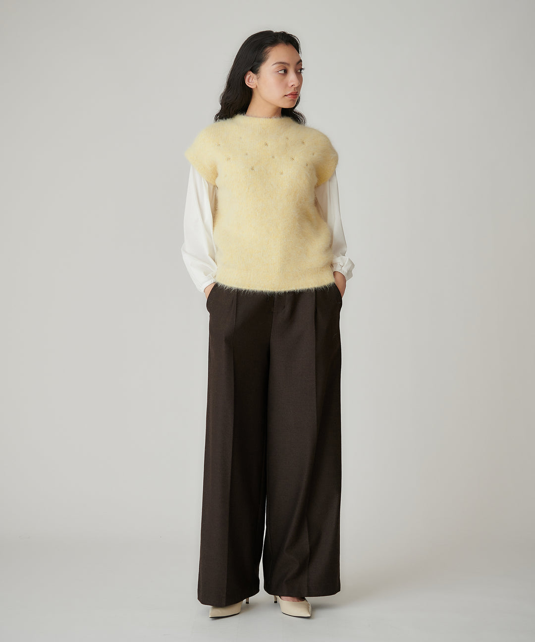 ラメ刺繍モックネックニットベスト
