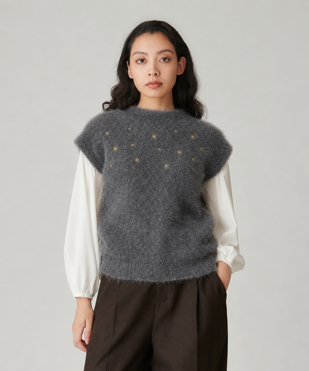 ラメ刺繍モックネックニットベスト