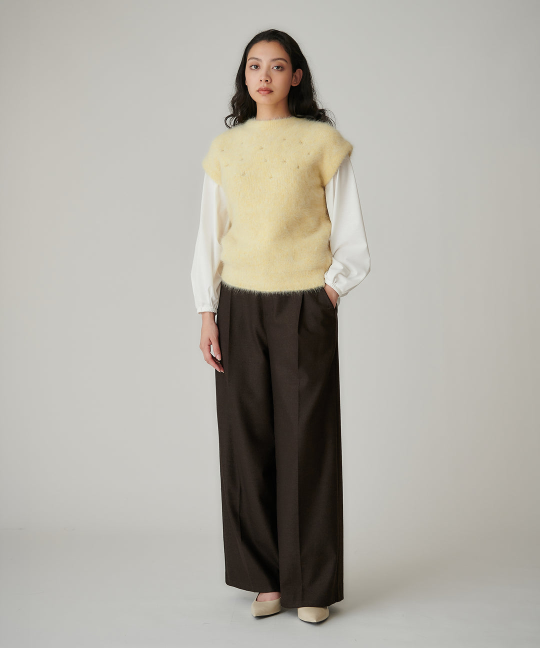 ラメ刺繍モックネックニットベスト