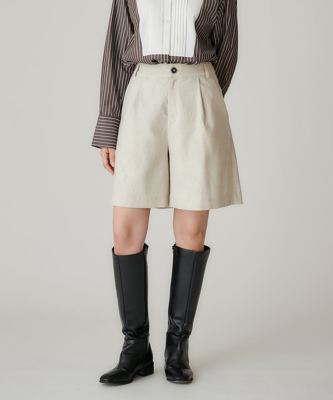 タックショートパンツ